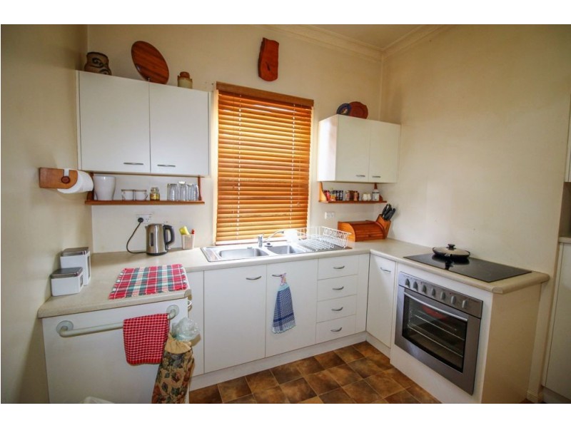 15 Ambool St, Lota QLD 4179
