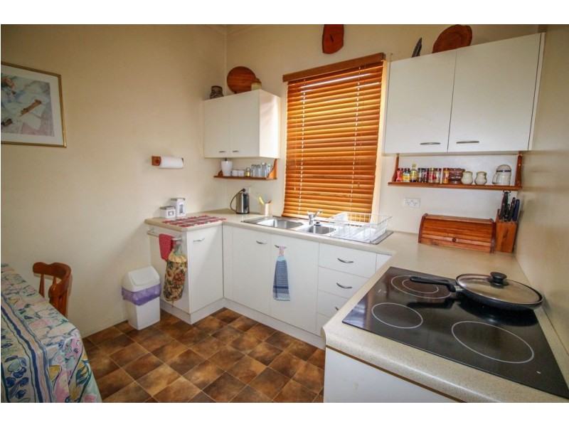 15 Ambool St, Lota QLD 4179