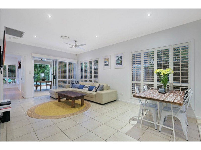 11 Faine Street, Manly West QLD 4179