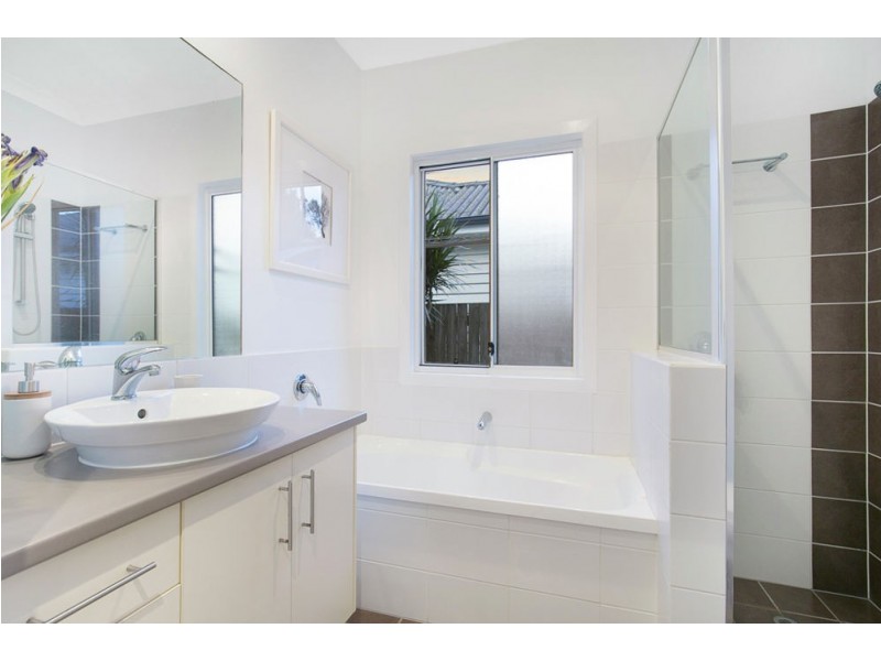 11 Faine Street, Manly West QLD 4179