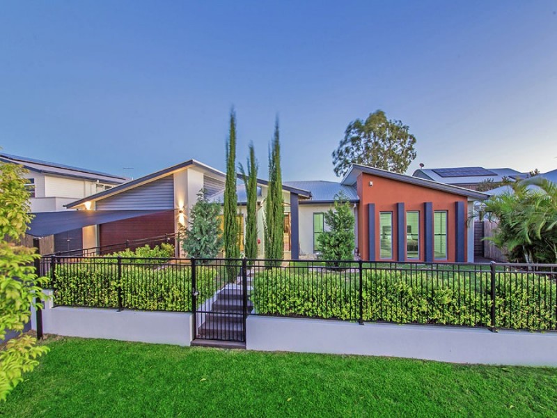 19 Rowland Avenue, Wakerley QLD 4154