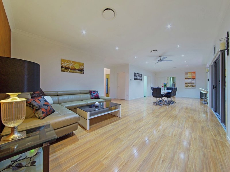 19 Rowland Avenue, Wakerley QLD 4154