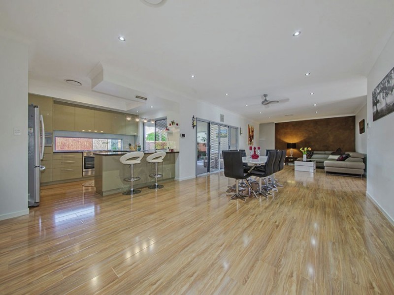 19 Rowland Avenue, Wakerley QLD 4154