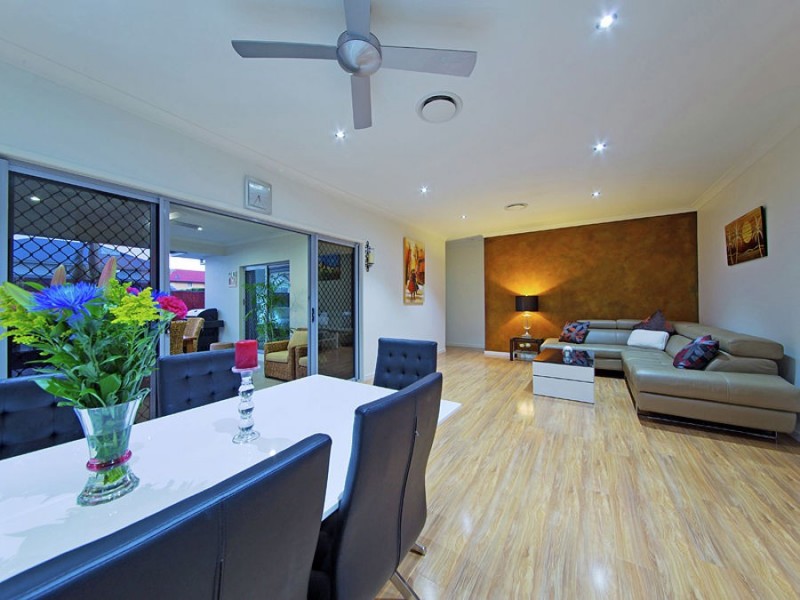 19 Rowland Avenue, Wakerley QLD 4154