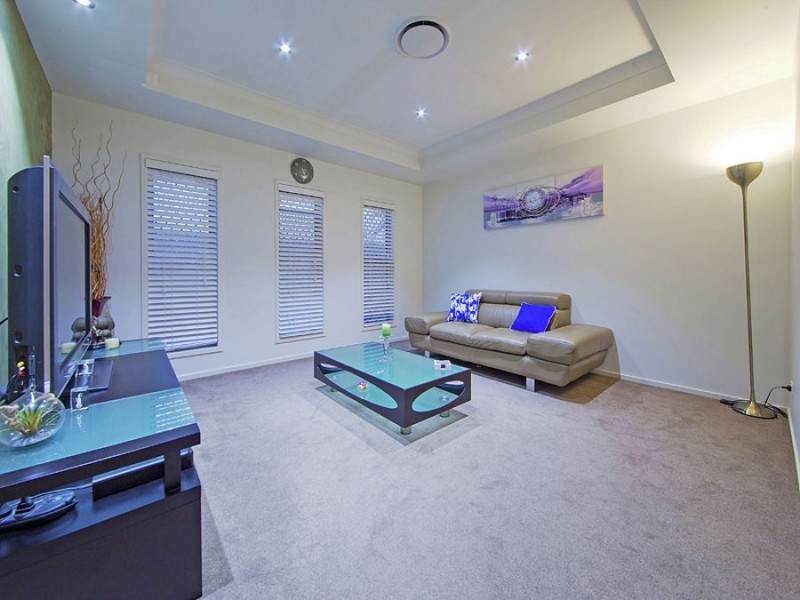 19 Rowland Avenue, Wakerley QLD 4154