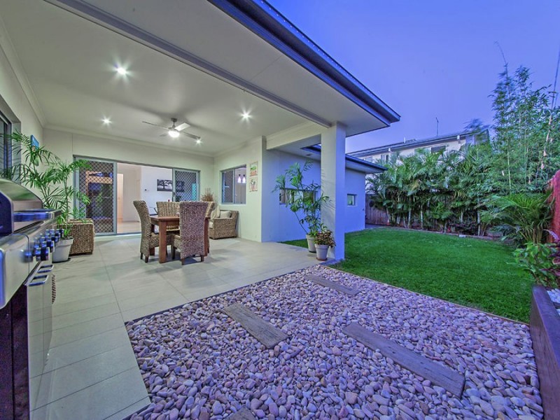19 Rowland Avenue, Wakerley QLD 4154