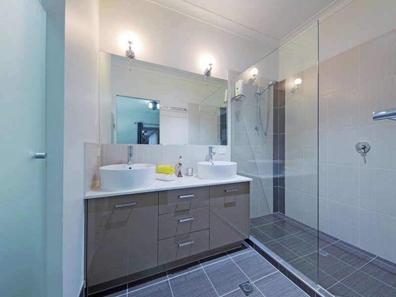 19 Rowland Avenue, Wakerley QLD 4154