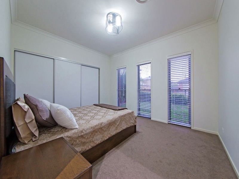 19 Rowland Avenue, Wakerley QLD 4154