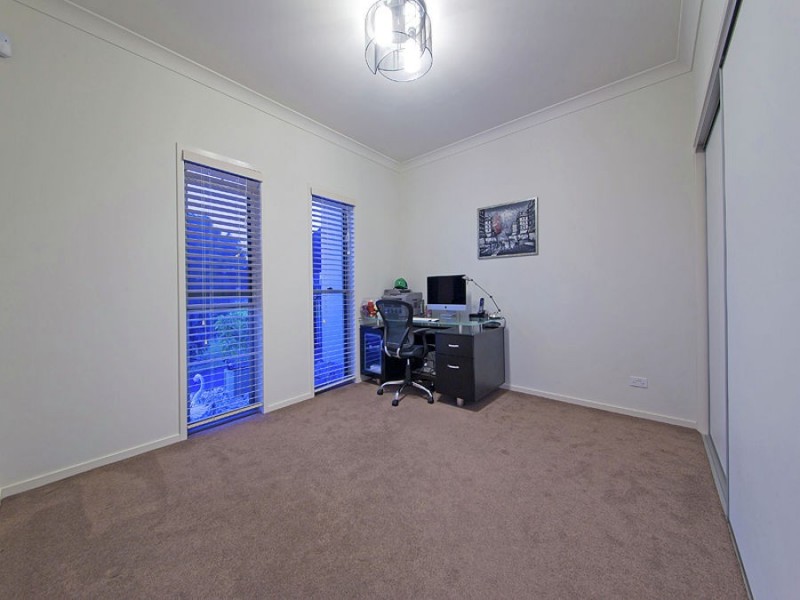 19 Rowland Avenue, Wakerley QLD 4154