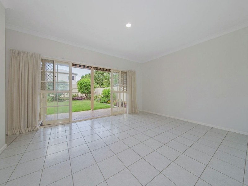 42 Stewart Parade, Manly QLD 4179