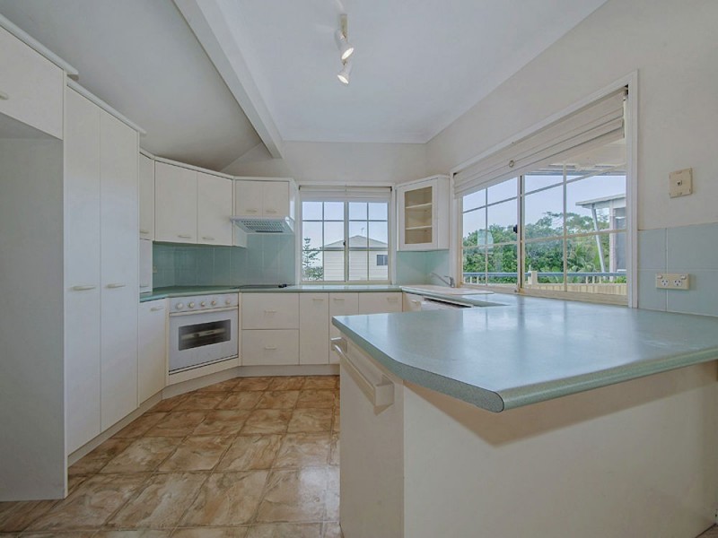 42 Stewart Parade, Manly QLD 4179