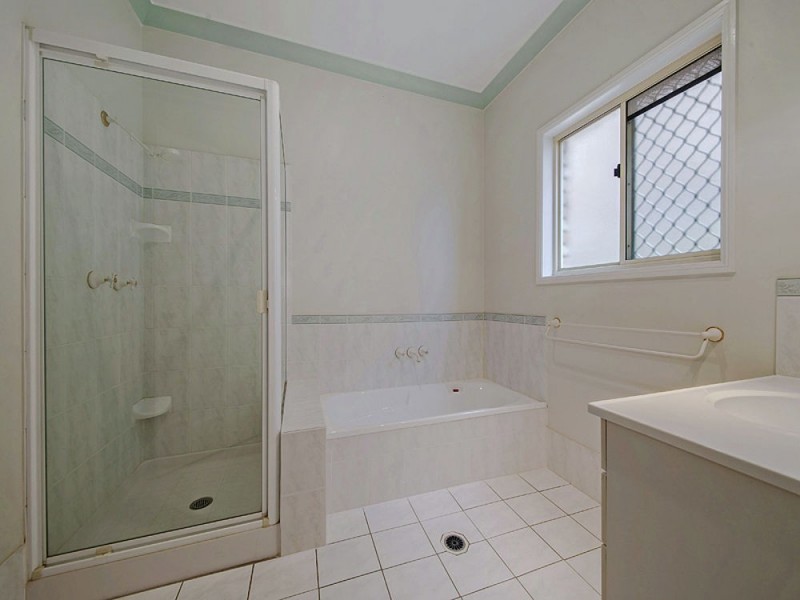 42 Stewart Parade, Manly QLD 4179
