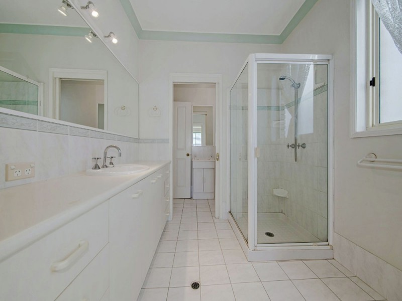 42 Stewart Parade, Manly QLD 4179