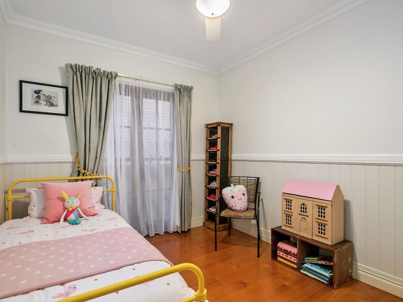 24 Outram Street, Lota QLD 4179