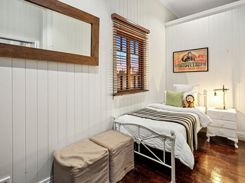 24 Outram Street, Lota QLD 4179