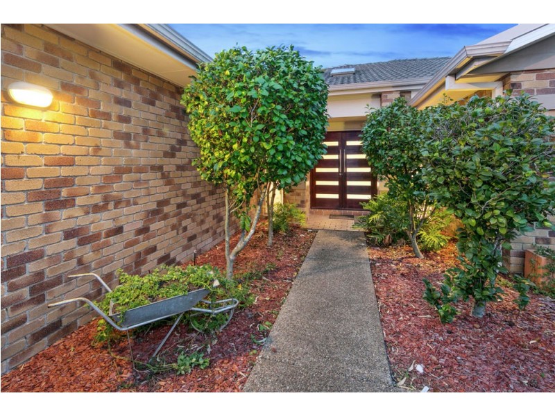 102 Randall Road, Wynnum West QLD 4178