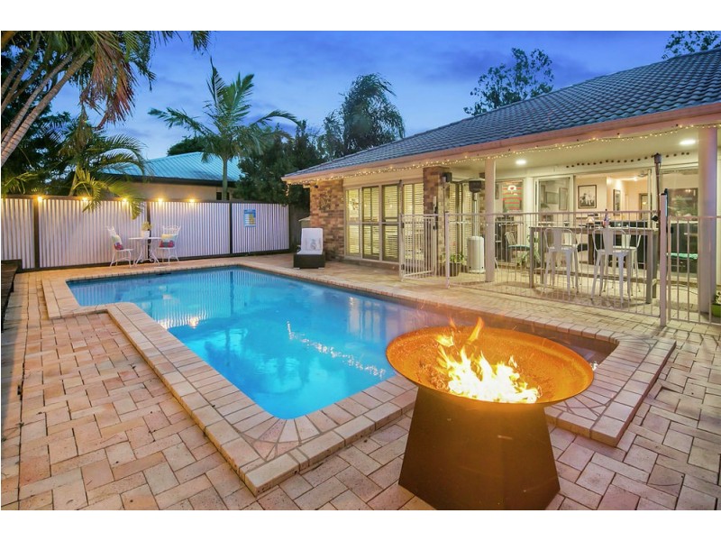 102 Randall Road, Wynnum West QLD 4178