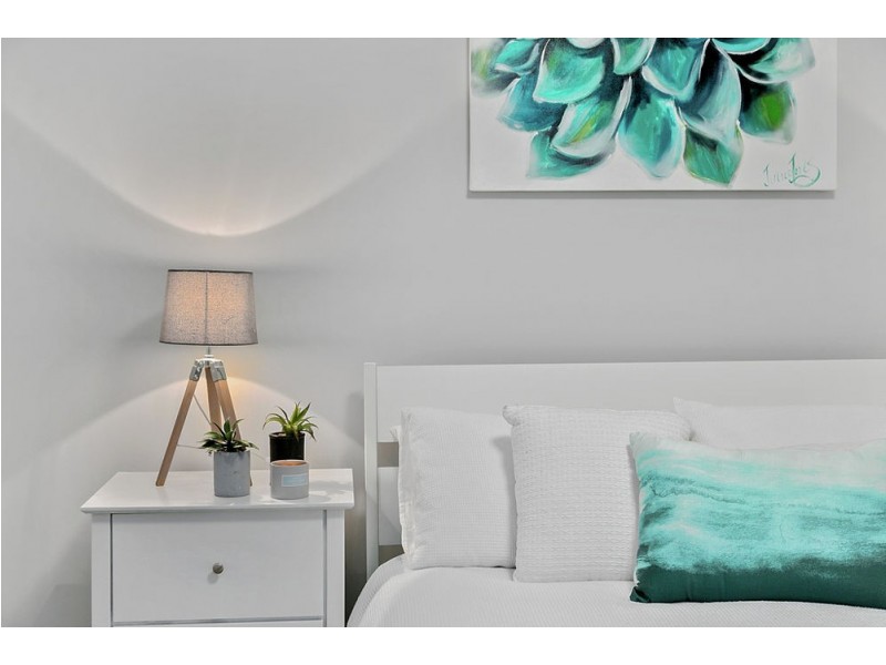 102 Randall Road, Wynnum West QLD 4178