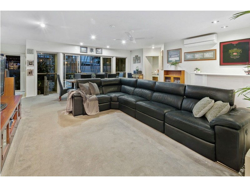 102 Randall Road, Wynnum West QLD 4178