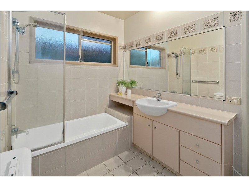 102 Randall Road, Wynnum West QLD 4178