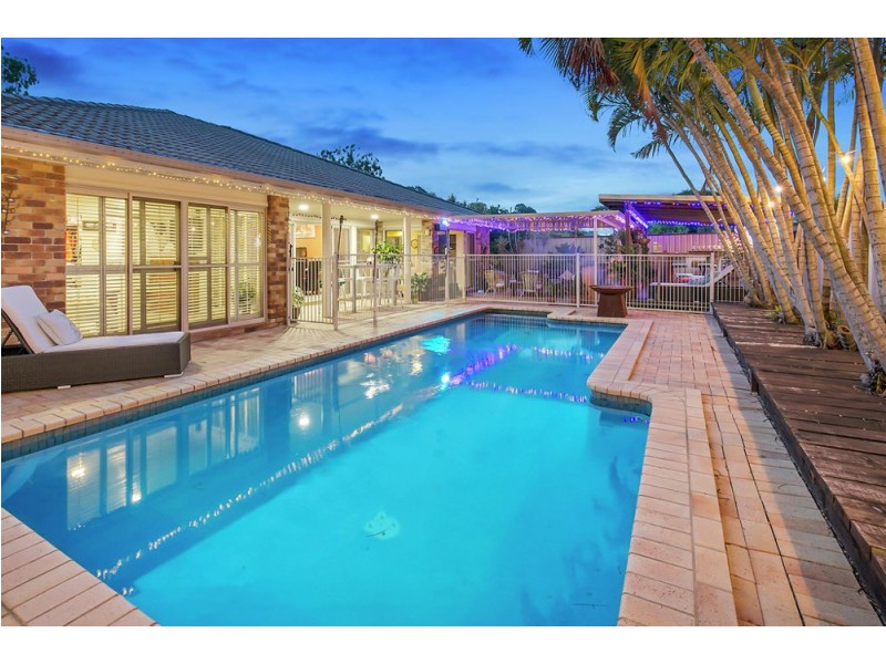 102 Randall Road, Wynnum West QLD 4178