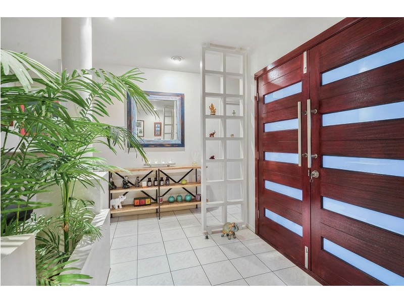 102 Randall Road, Wynnum West QLD 4178