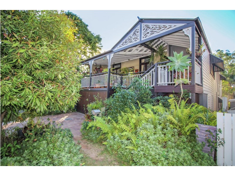 16 Bay Tce, Wynnum QLD 4178