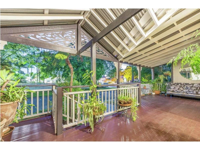 16 Bay Tce, Wynnum QLD 4178