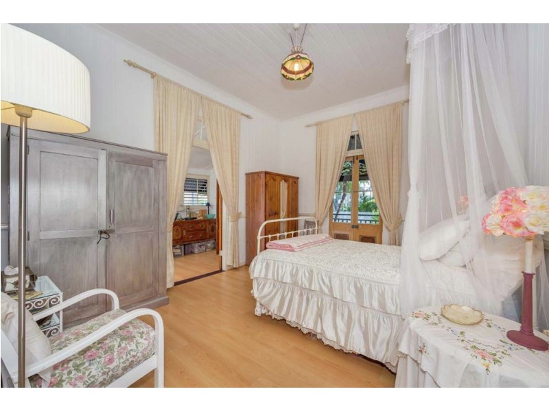 16 Bay Tce, Wynnum QLD 4178