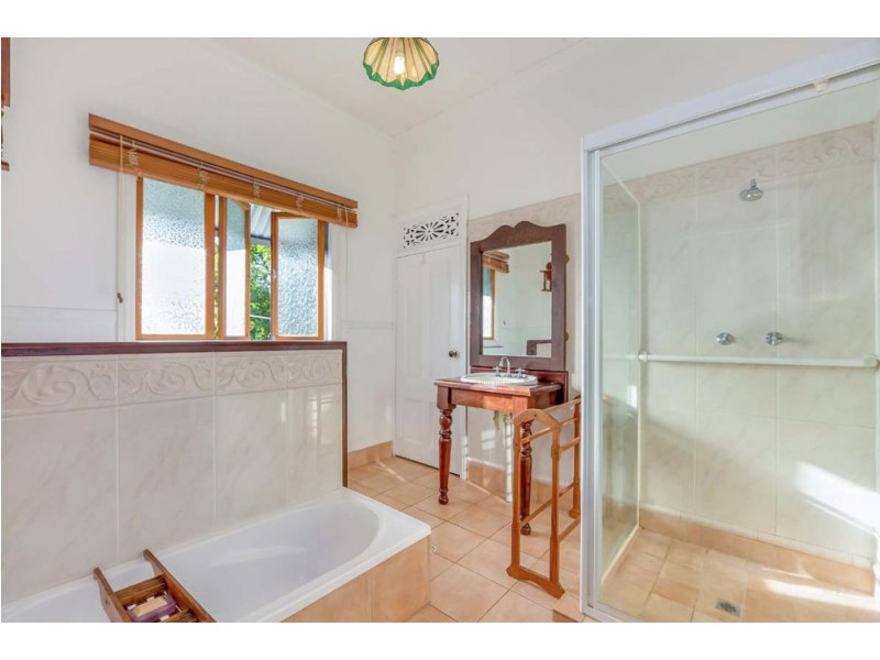 16 Bay Tce, Wynnum QLD 4178