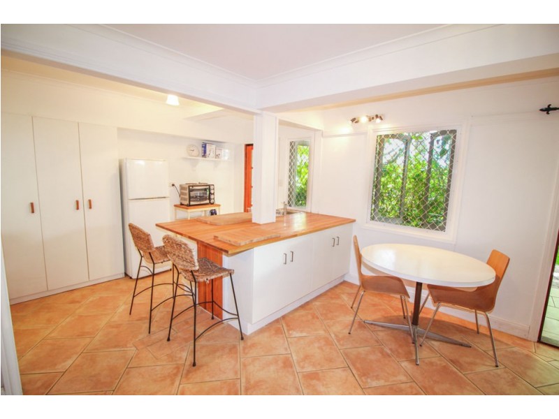 16 Bay Tce, Wynnum QLD 4178