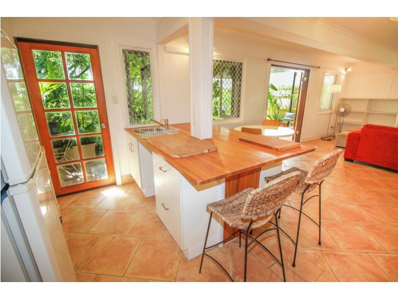 16 Bay Tce, Wynnum QLD 4178