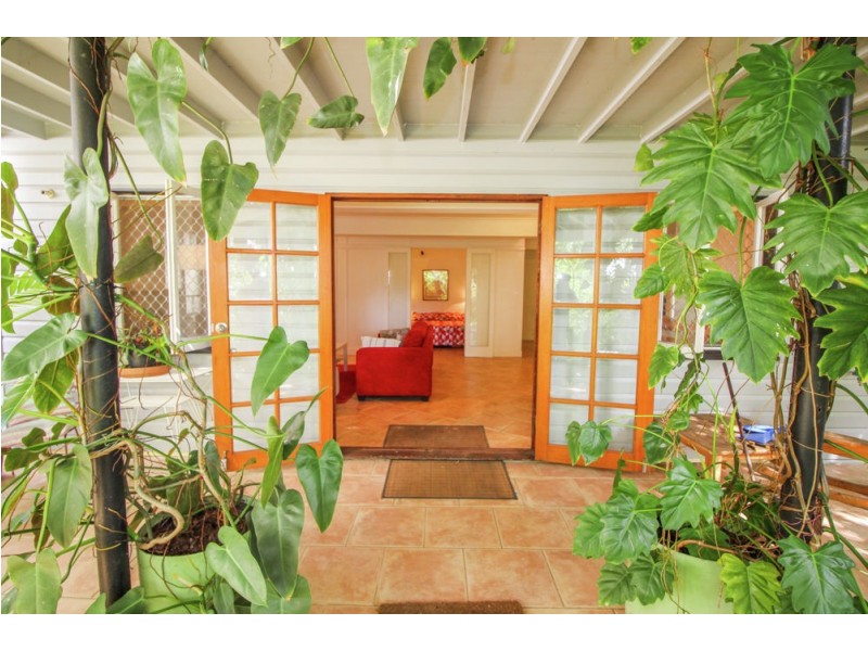 16 Bay Tce, Wynnum QLD 4178