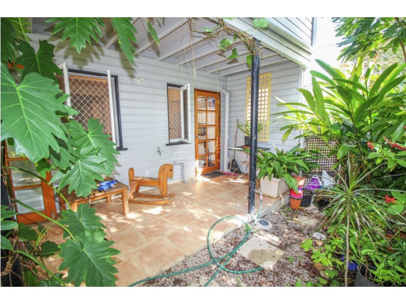 16 Bay Tce, Wynnum QLD 4178