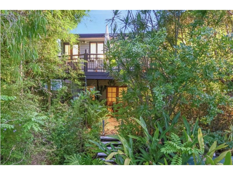 16 Bay Tce, Wynnum QLD 4178