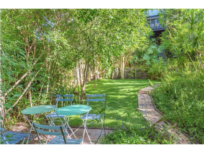 16 Bay Tce, Wynnum QLD 4178