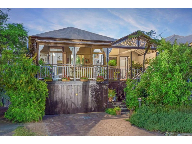 16 Bay Tce, Wynnum QLD 4178