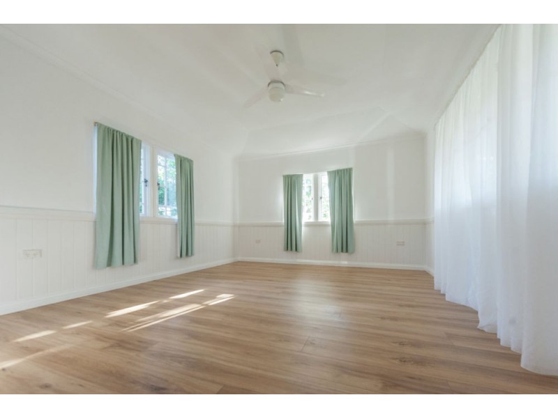 2212 Wynnum Road, Wynnum QLD 4178