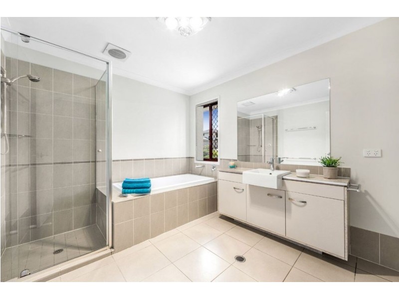12 Dawson Drive, Manly West QLD 4179