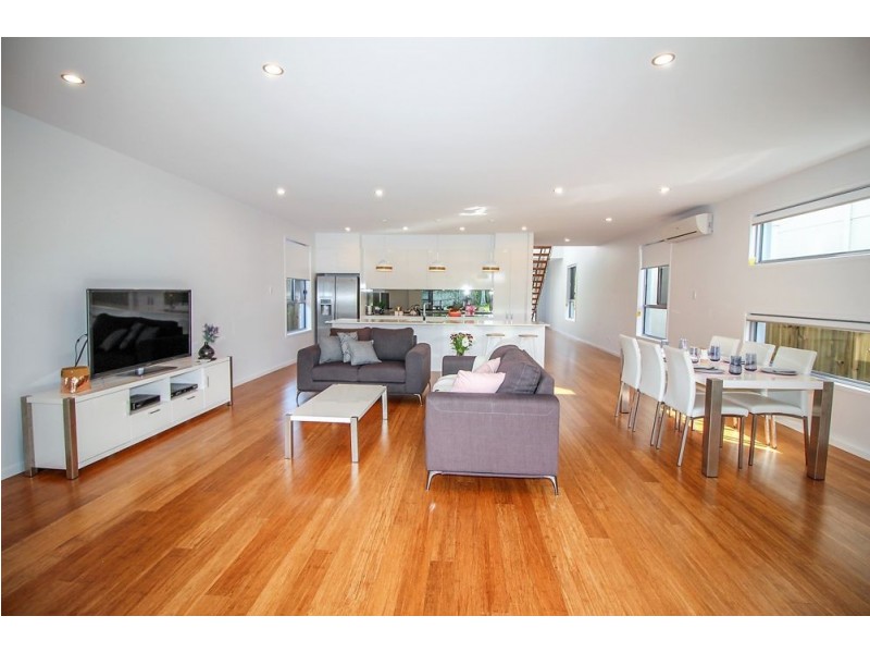 49 Richard St, Lota QLD 4179