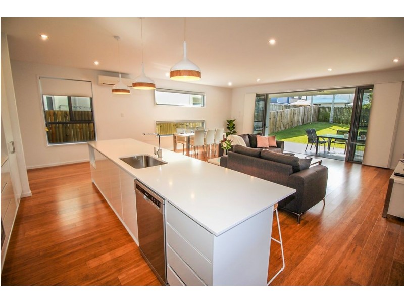 49 Richard St, Lota QLD 4179