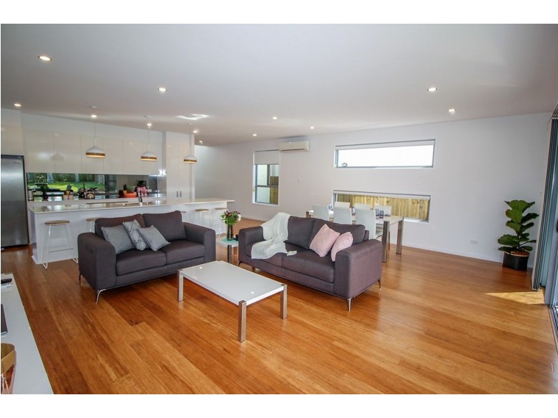 49 Richard St, Lota QLD 4179