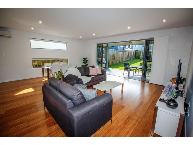 49 Richard St, Lota QLD 4179