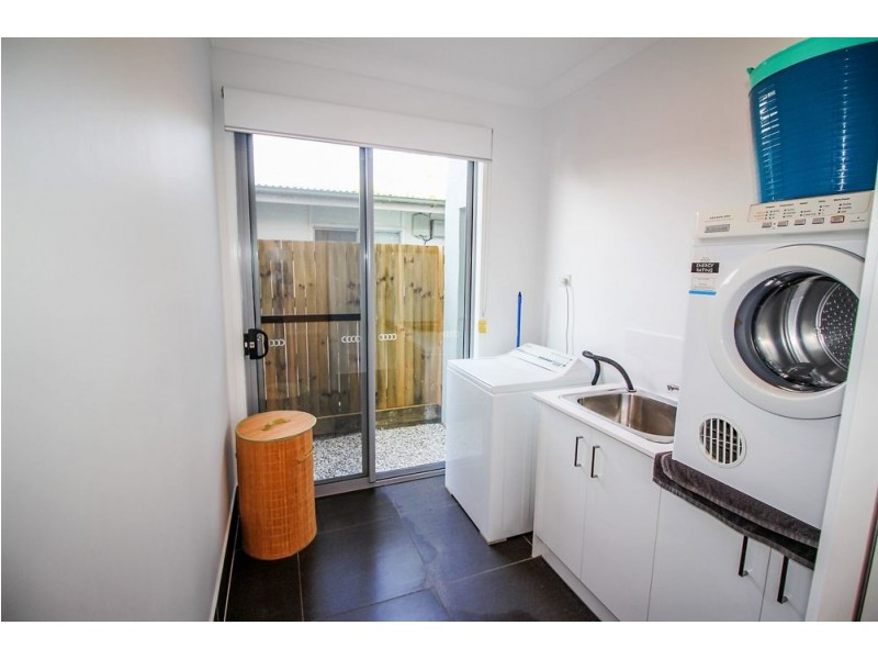 49 Richard St, Lota QLD 4179