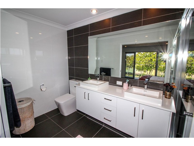 49 Richard St, Lota QLD 4179