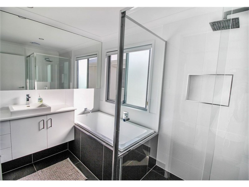 49 Richard St, Lota QLD 4179