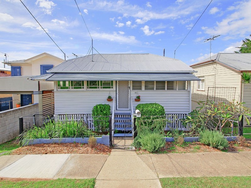 25 Gordon Parade, Manly QLD 4179