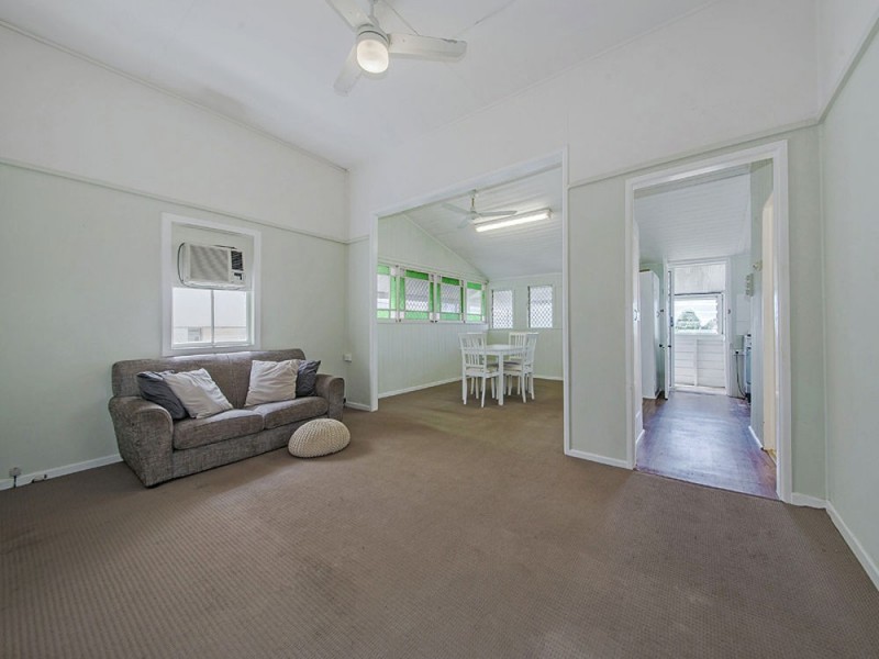 25 Gordon Parade, Manly QLD 4179