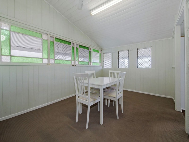25 Gordon Parade, Manly QLD 4179