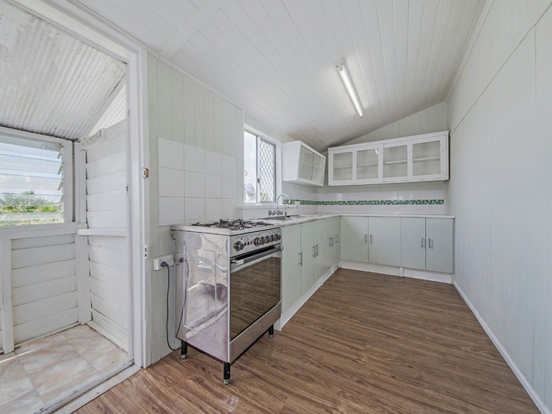 25 Gordon Parade, Manly QLD 4179